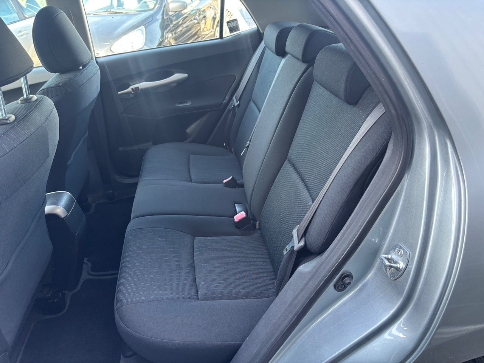 Grå Toyota Auris fra 2008