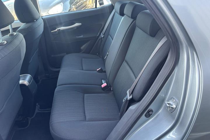 Grå Toyota Auris fra 2008