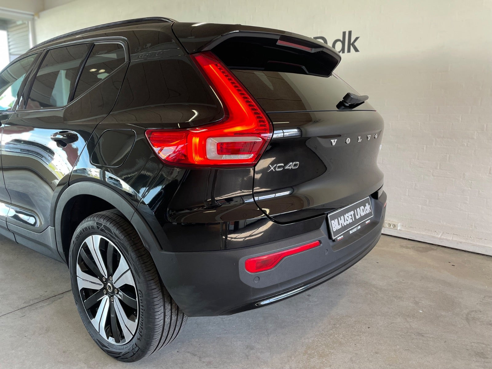 Sort Volvo XC40 fra 2023