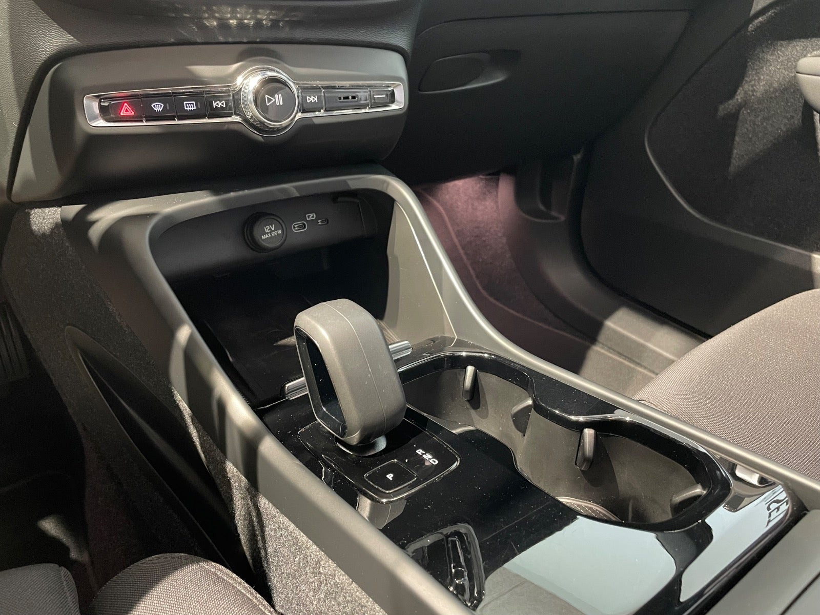 Sort Volvo XC40 fra 2023