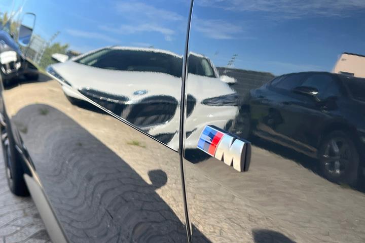 Grå BMW i4 fra 2026