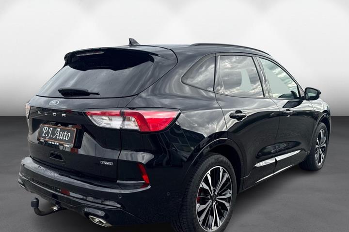 Sort Ford Kuga fra 2021