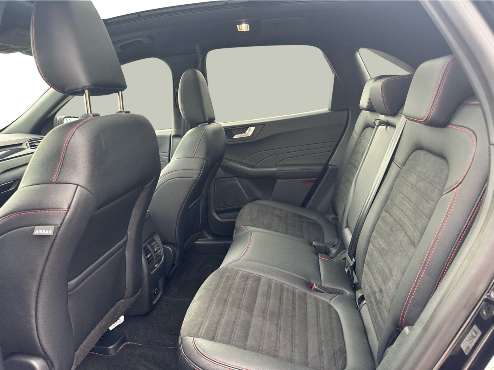 Sort Ford Kuga fra 2021