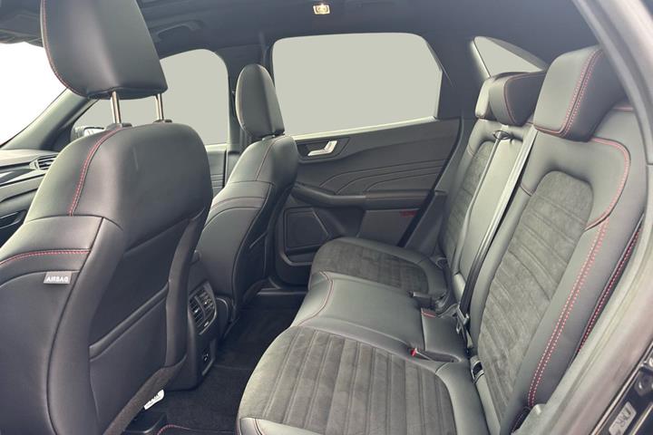 Sort Ford Kuga fra 2021
