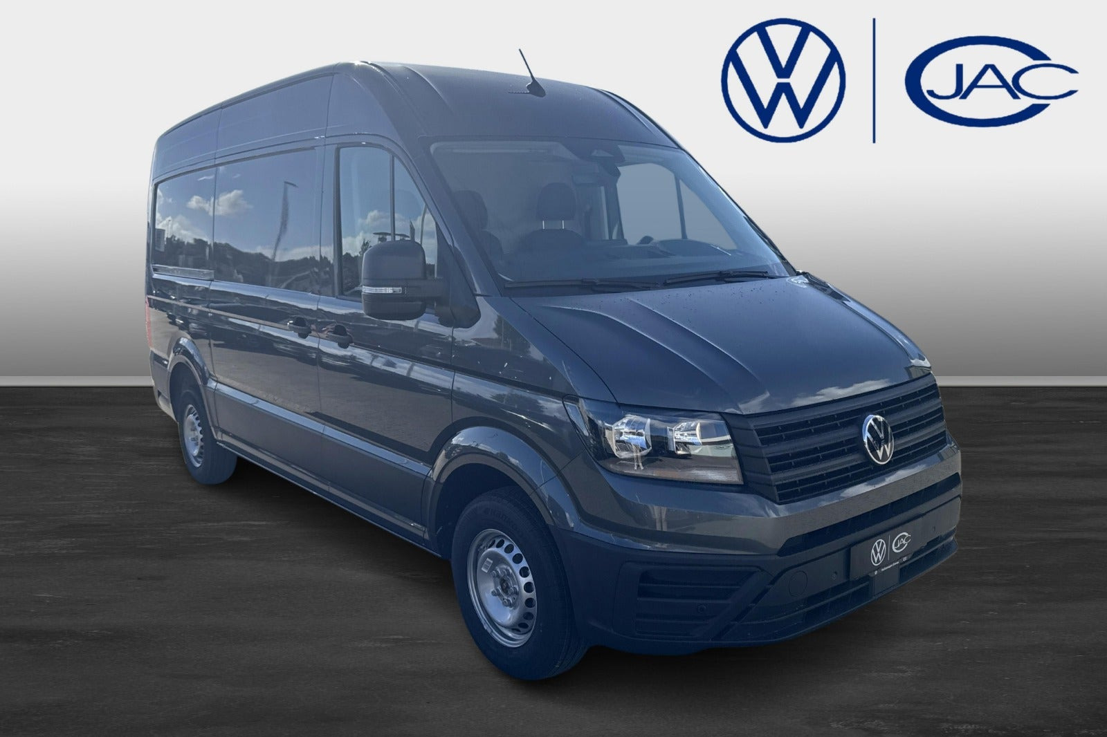 Grå VW Crafter 35 fra 2026