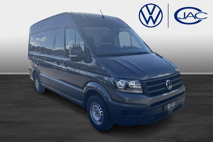 Grå VW Crafter 35 fra 2026