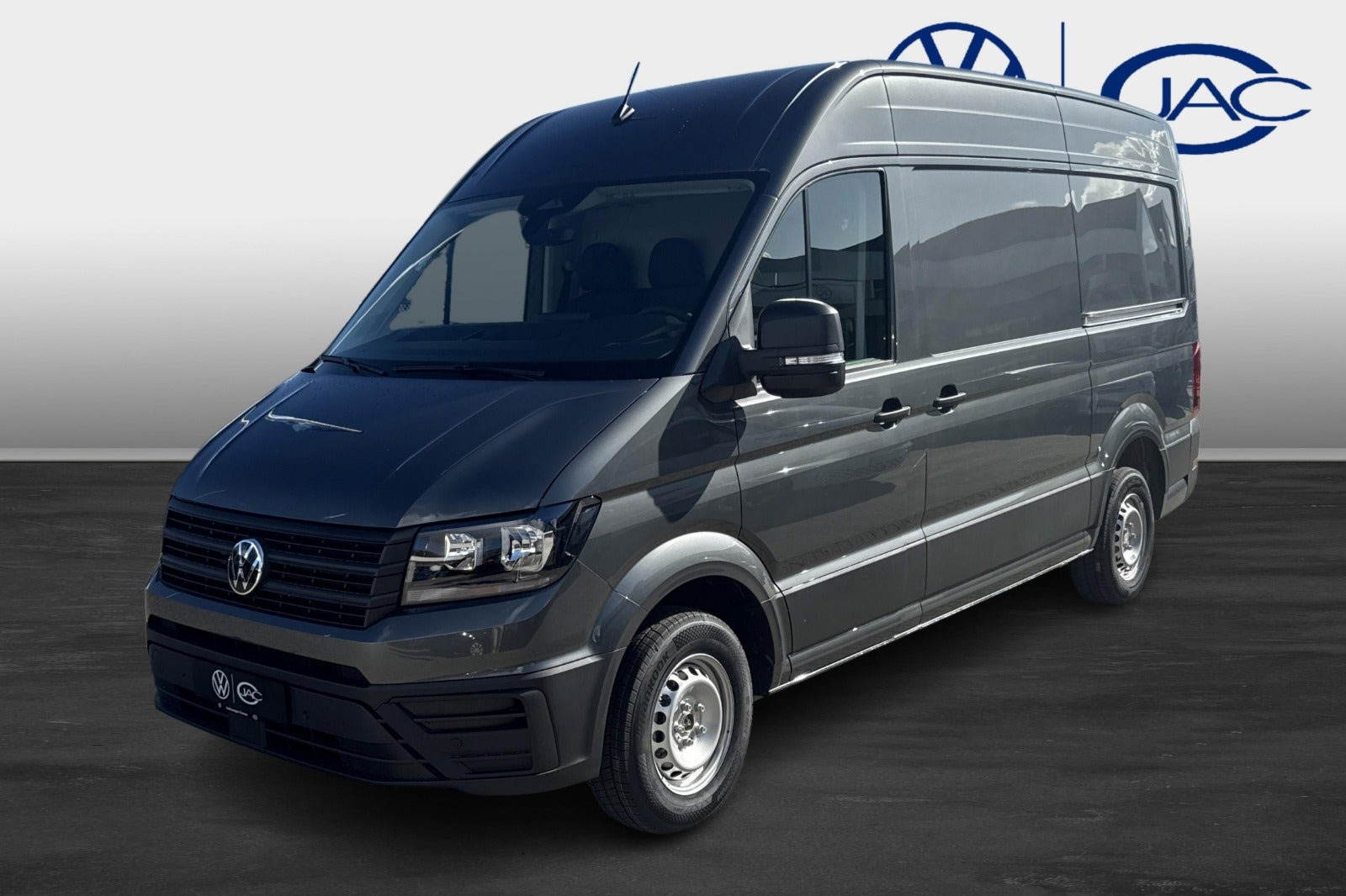 Grå VW Crafter 35 fra 2026