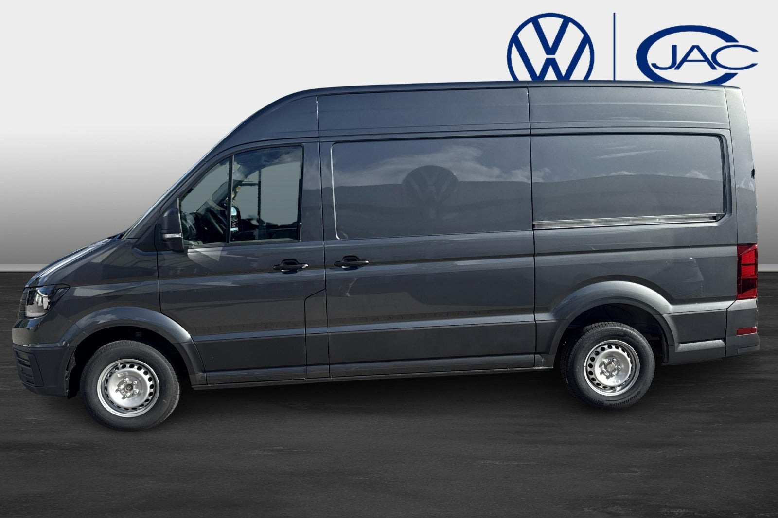 Grå VW Crafter 35 fra 2026