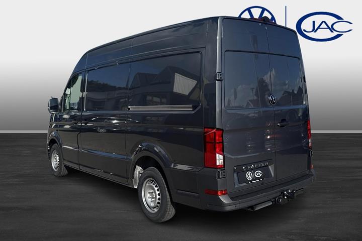 Grå VW Crafter 35 fra 2026