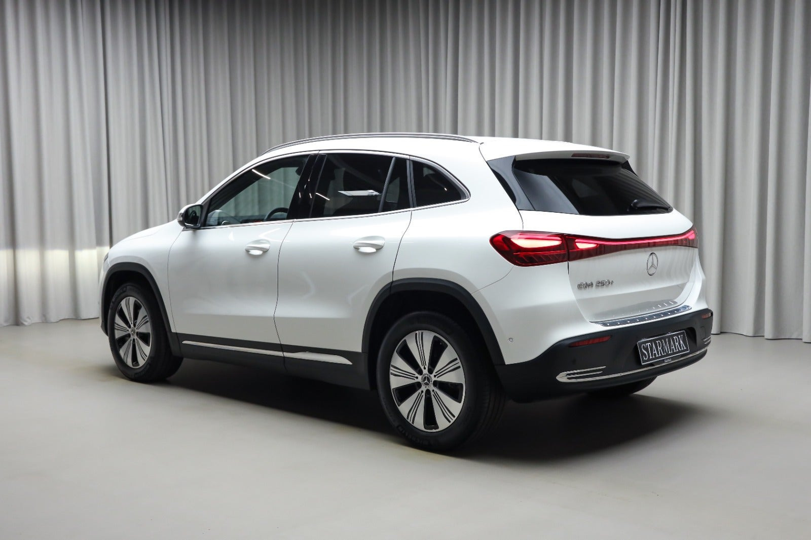 Hvid Mercedes EQA250+ fra 2026