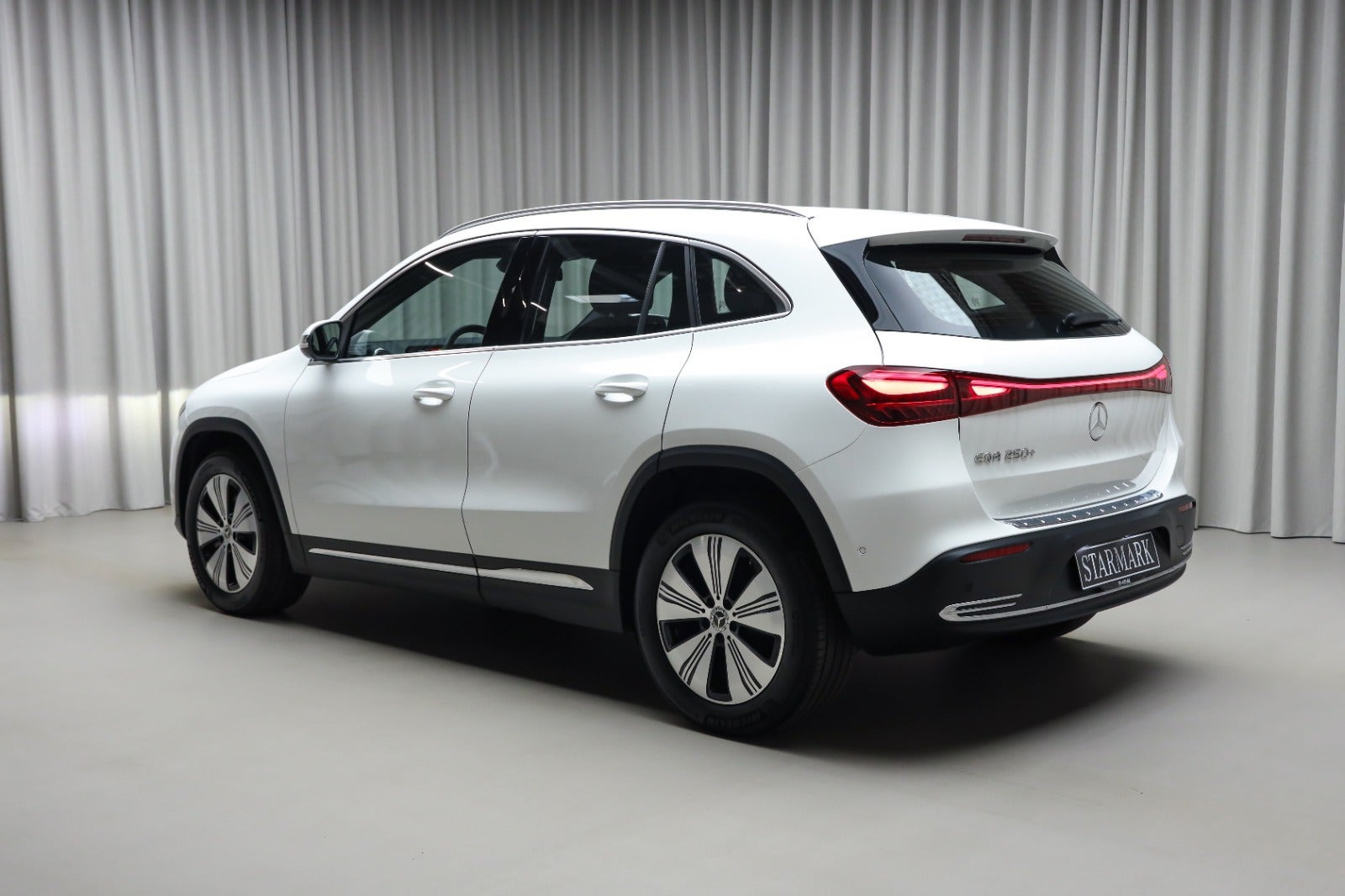 Hvid Mercedes EQA250+ fra 2026