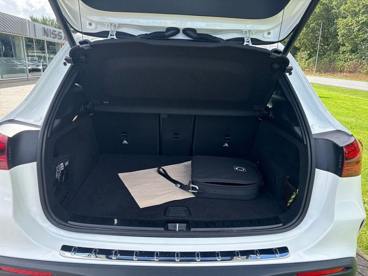 Hvid Mercedes EQA250+ fra 2025