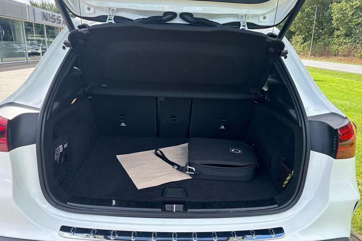 Hvid Mercedes EQA250+ fra 2025