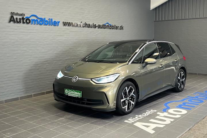Grøn VW ID.3 fra 2024 set udefra