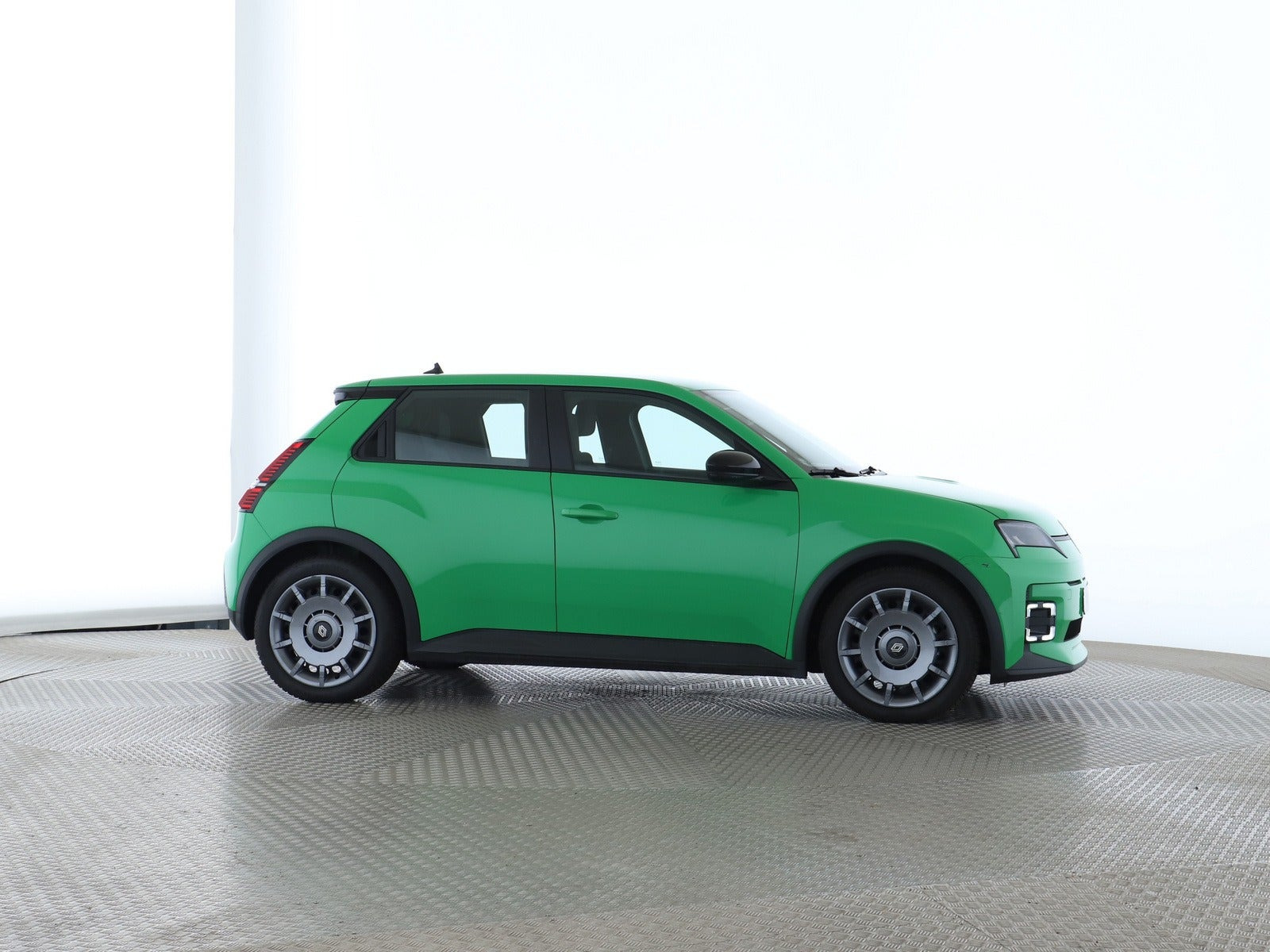 Grøn Renault 5 E-Tech fra 2025