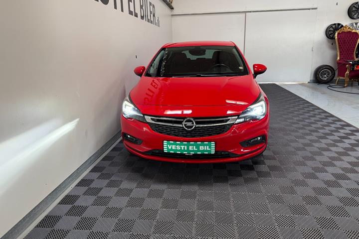 Rød Opel Astra fra 2016