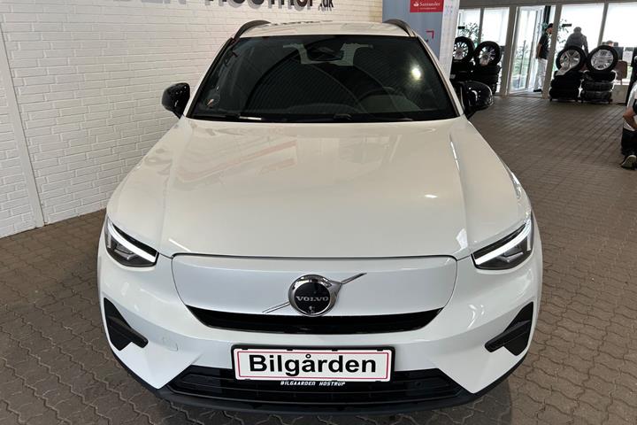 Hvid Volvo EX40 fra 2025