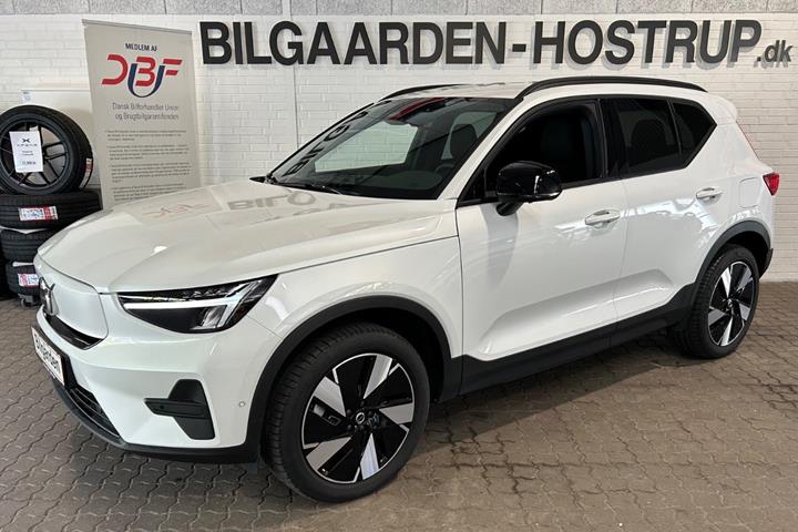 Hvid Volvo EX40 fra 2025