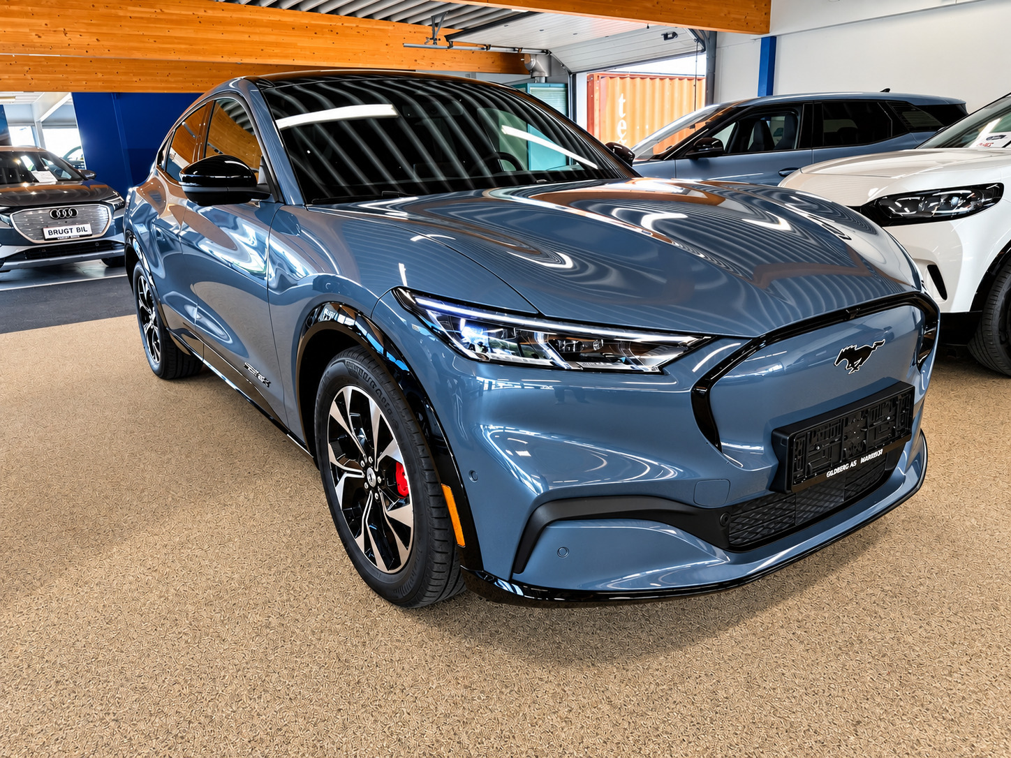 Blå Ford Mustang Mach-E fra 2024