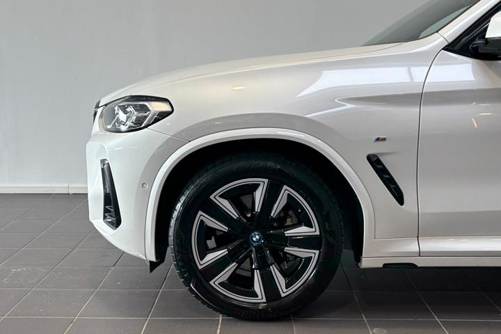Hvid BMW iX3 fra 2023