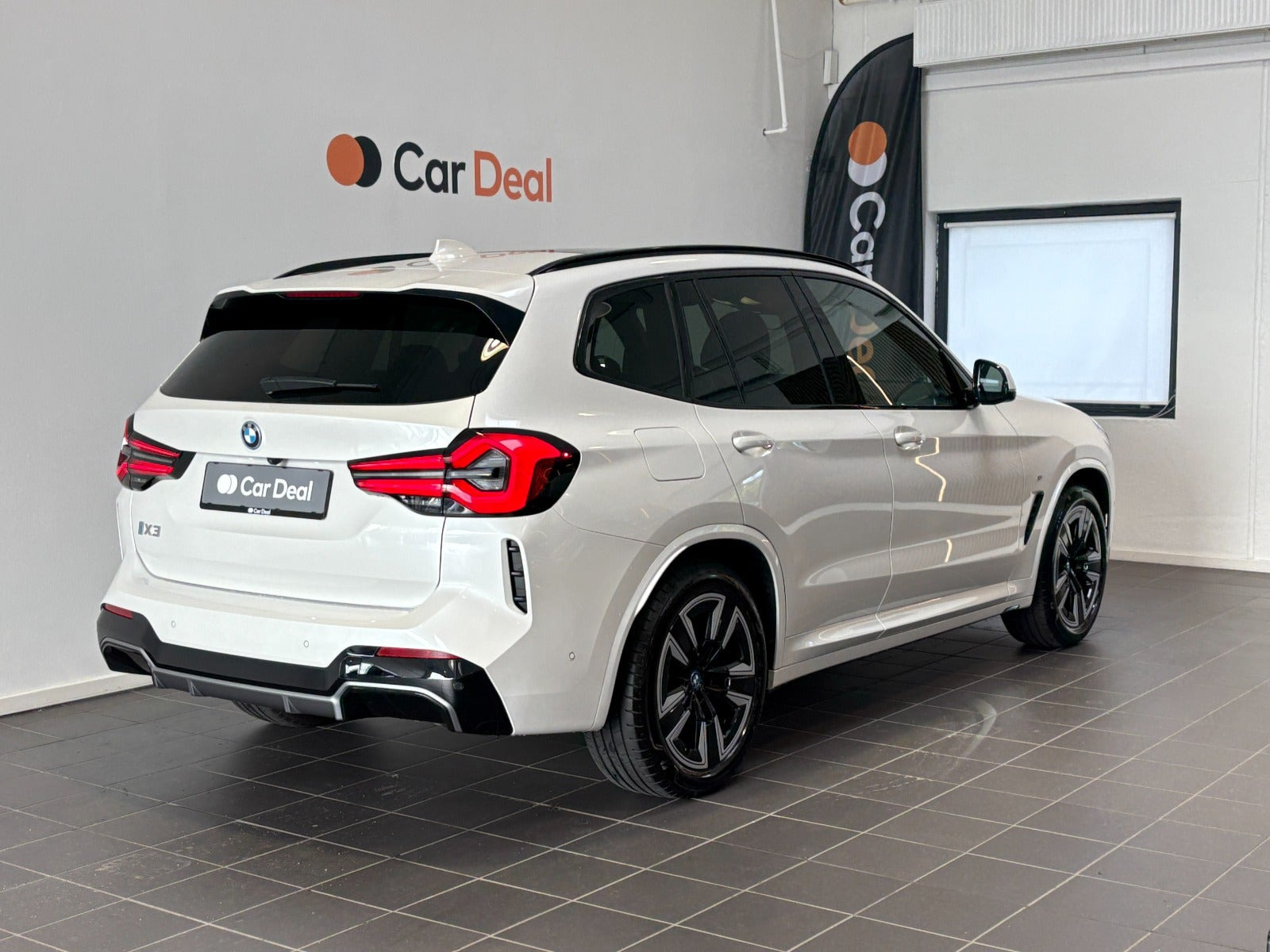 Hvid BMW iX3 fra 2023