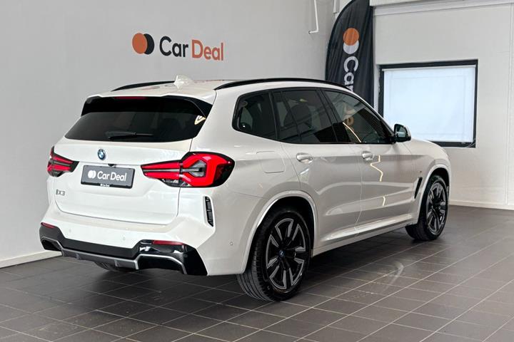 Hvid BMW iX3 fra 2023