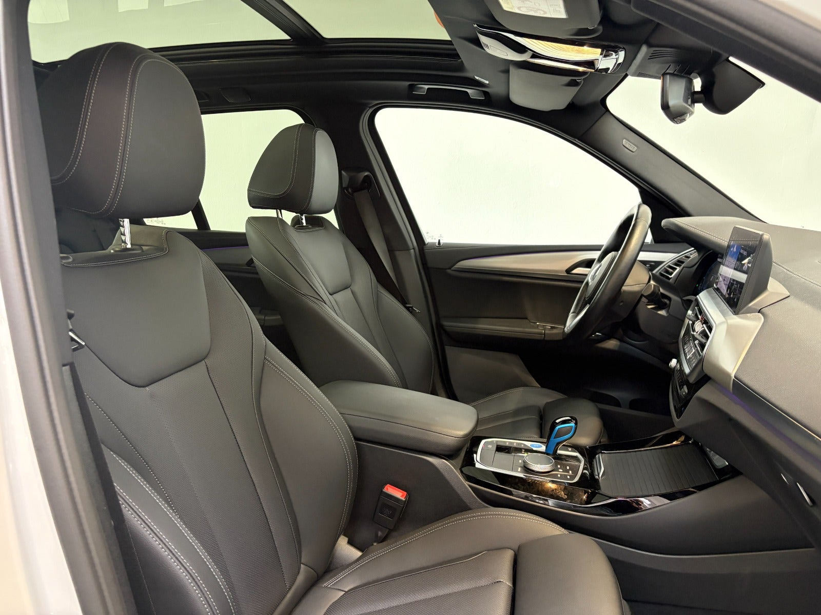 Hvid BMW iX3 fra 2023
