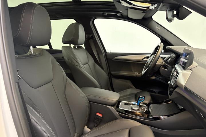 Hvid BMW iX3 fra 2023