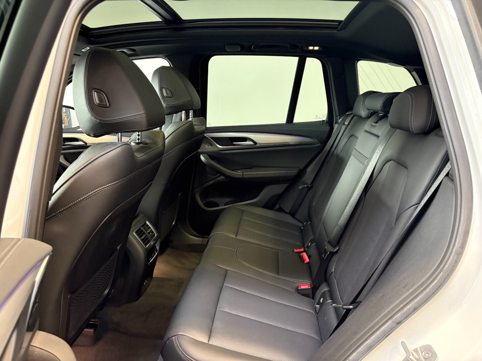 Hvid BMW iX3 fra 2023