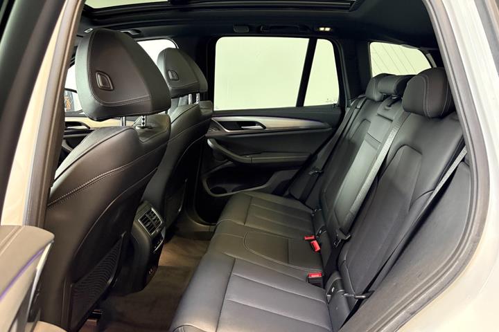 Hvid BMW iX3 fra 2023