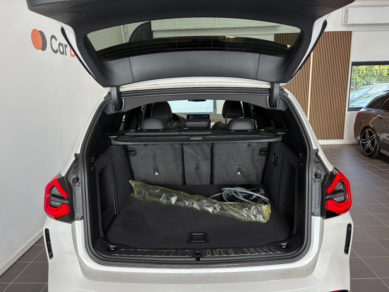 Hvid BMW iX3 fra 2023