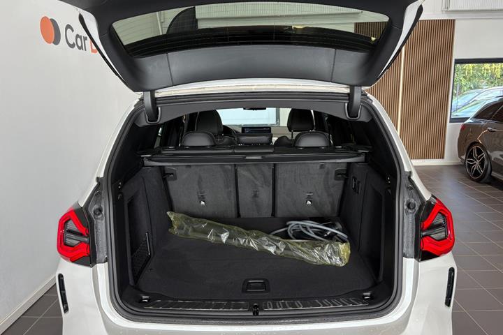 Hvid BMW iX3 fra 2023