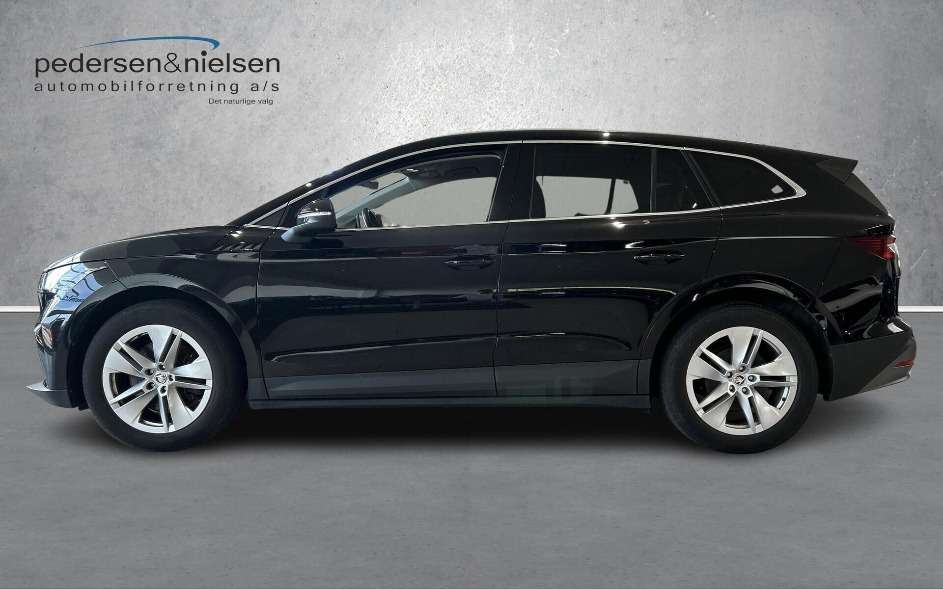 Sort Skoda Enyaq fra 2024