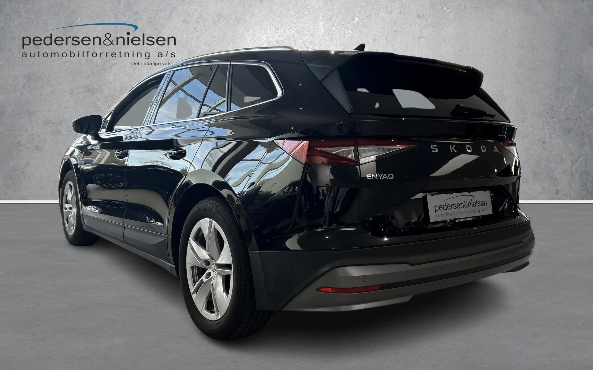 Sort Skoda Enyaq fra 2024
