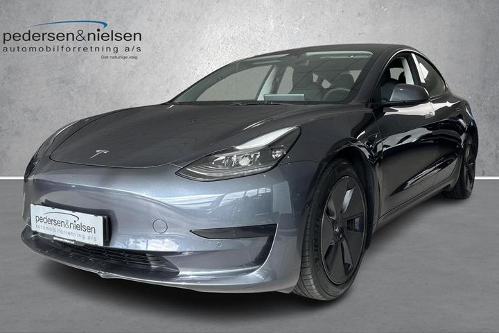 Sort Tesla Model 3 fra 2022