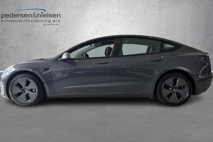 Sort Tesla Model 3 fra 2022