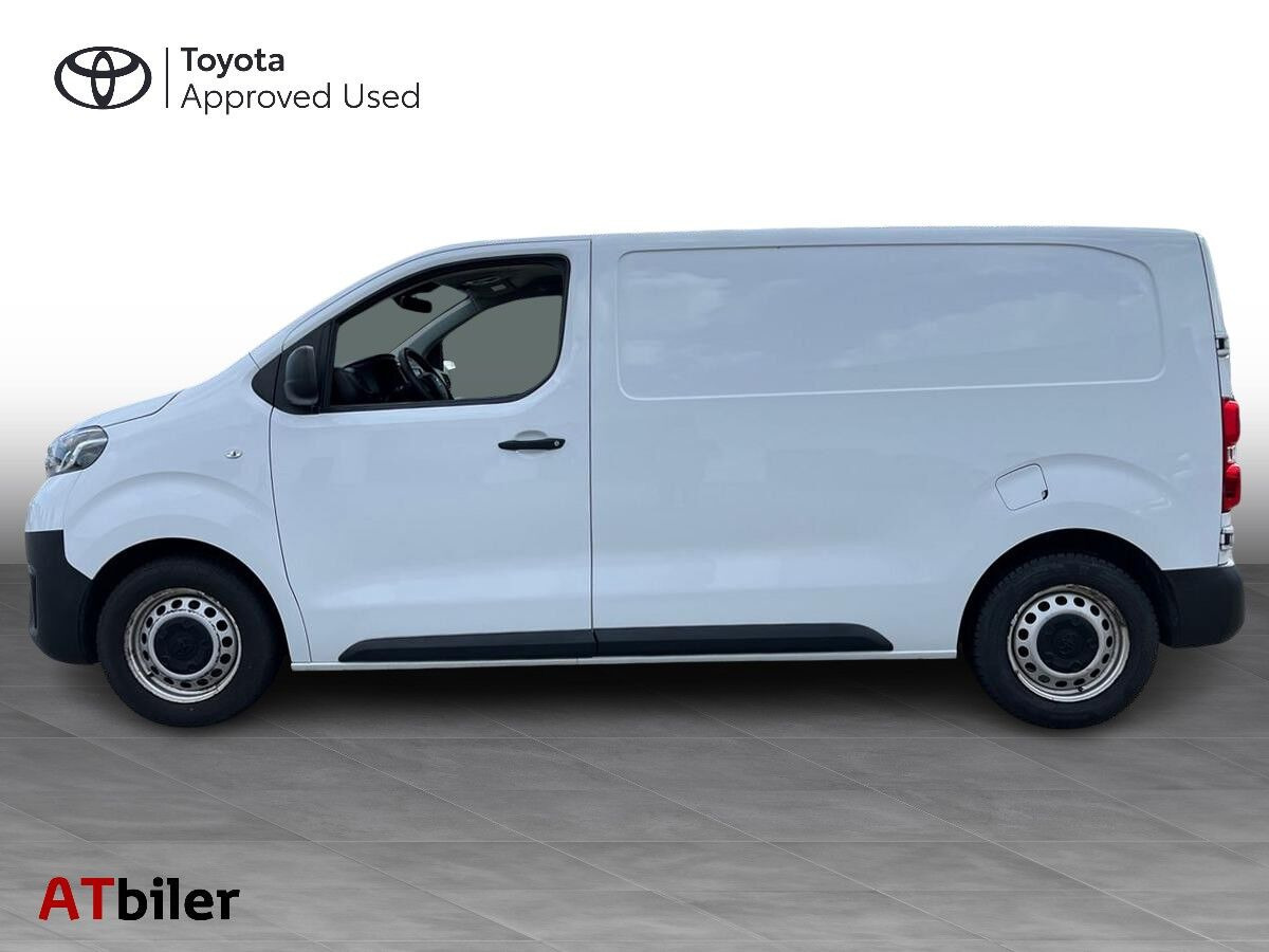 Hvid Toyota ProAce fra 2022