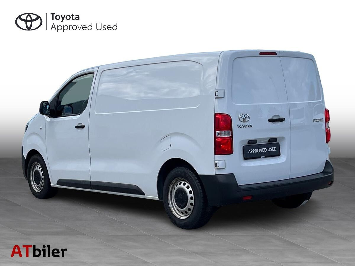 Hvid Toyota ProAce fra 2022