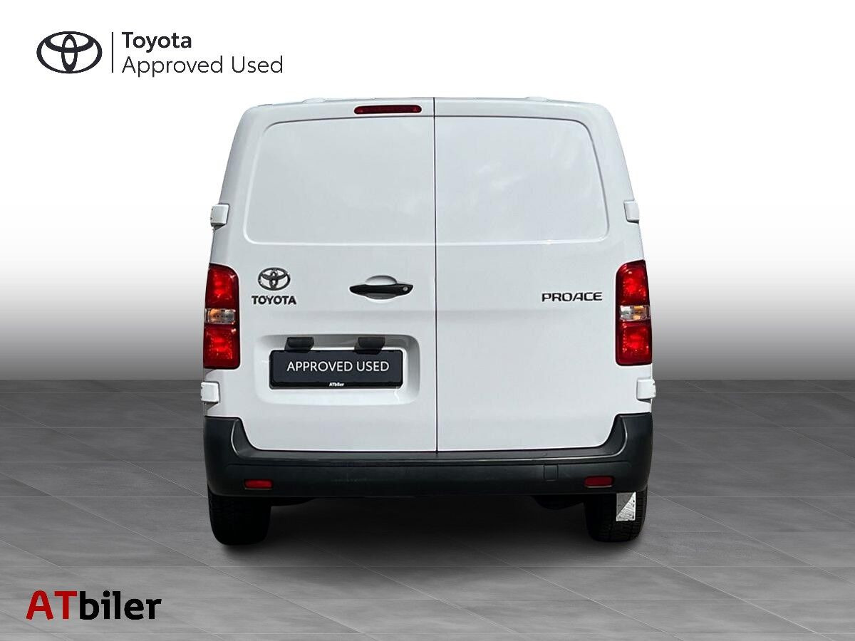 Hvid Toyota ProAce fra 2022