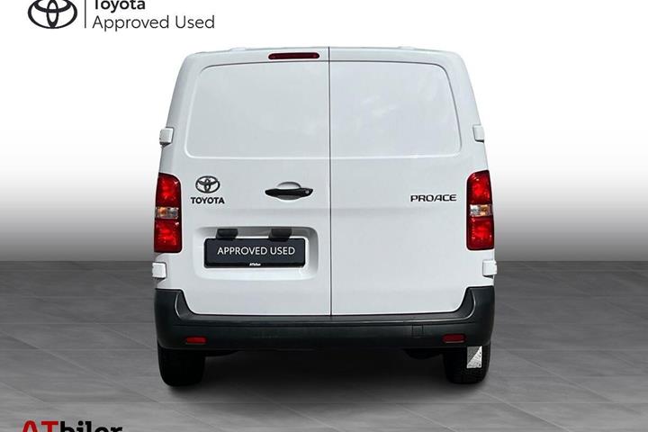 Hvid Toyota ProAce fra 2022