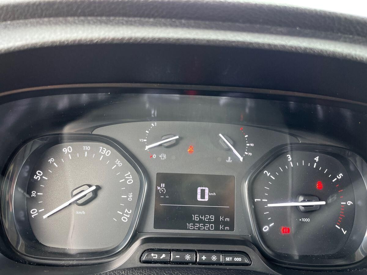 Hvid Toyota ProAce fra 2022