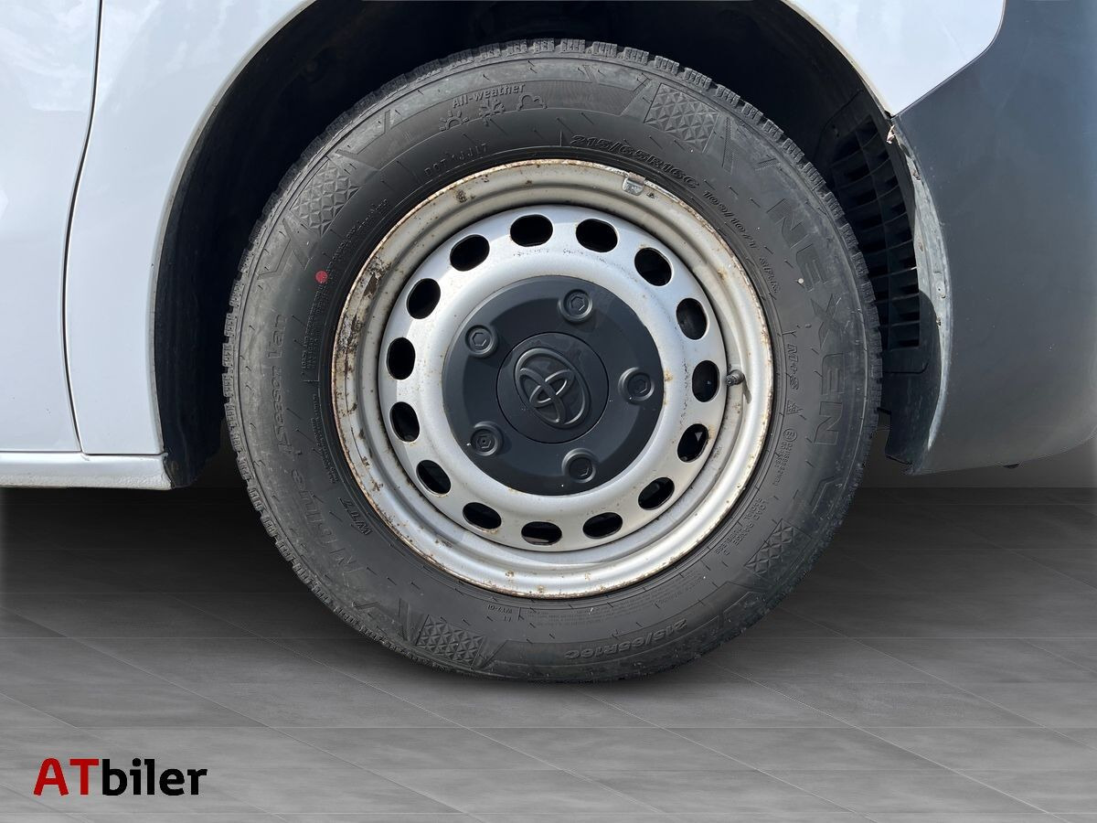 Hvid Toyota ProAce fra 2022