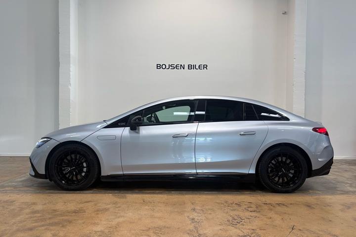 Sølv Mercedes EQE300 fra 2023