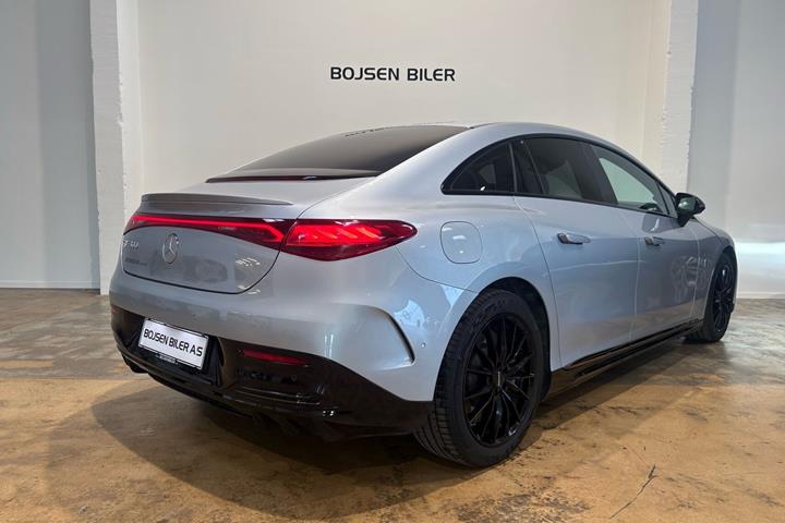 Sølv Mercedes EQE300 fra 2023
