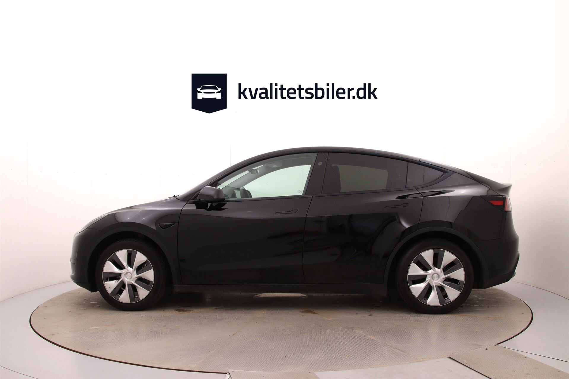 Sort Tesla Model Y fra 2024