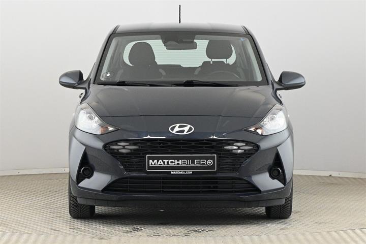 Grå Hyundai i10 fra 2023