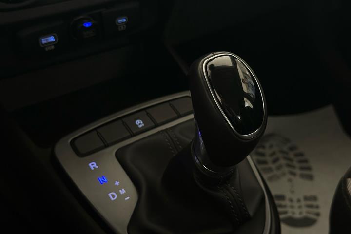 Grå Hyundai i10 fra 2023