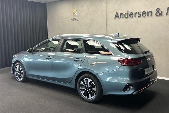 Blå Kia Ceed fra 2022