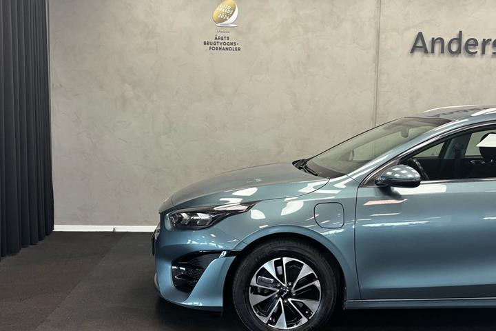 Blå Kia Ceed fra 2022
