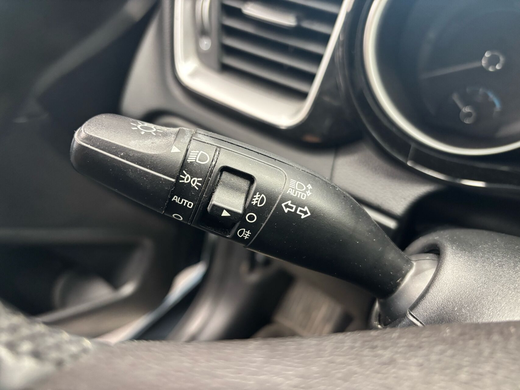 Blå Kia Ceed fra 2022
